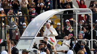 Papa, Erbil'deki Franso Hariri Stadyumu'nda ayine katıldı