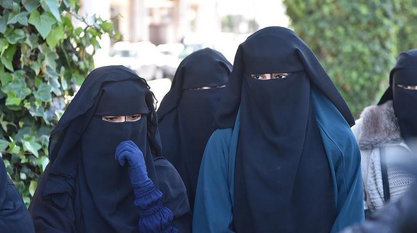 İsviçre'de peçe yasağı referandumla kabul edildi