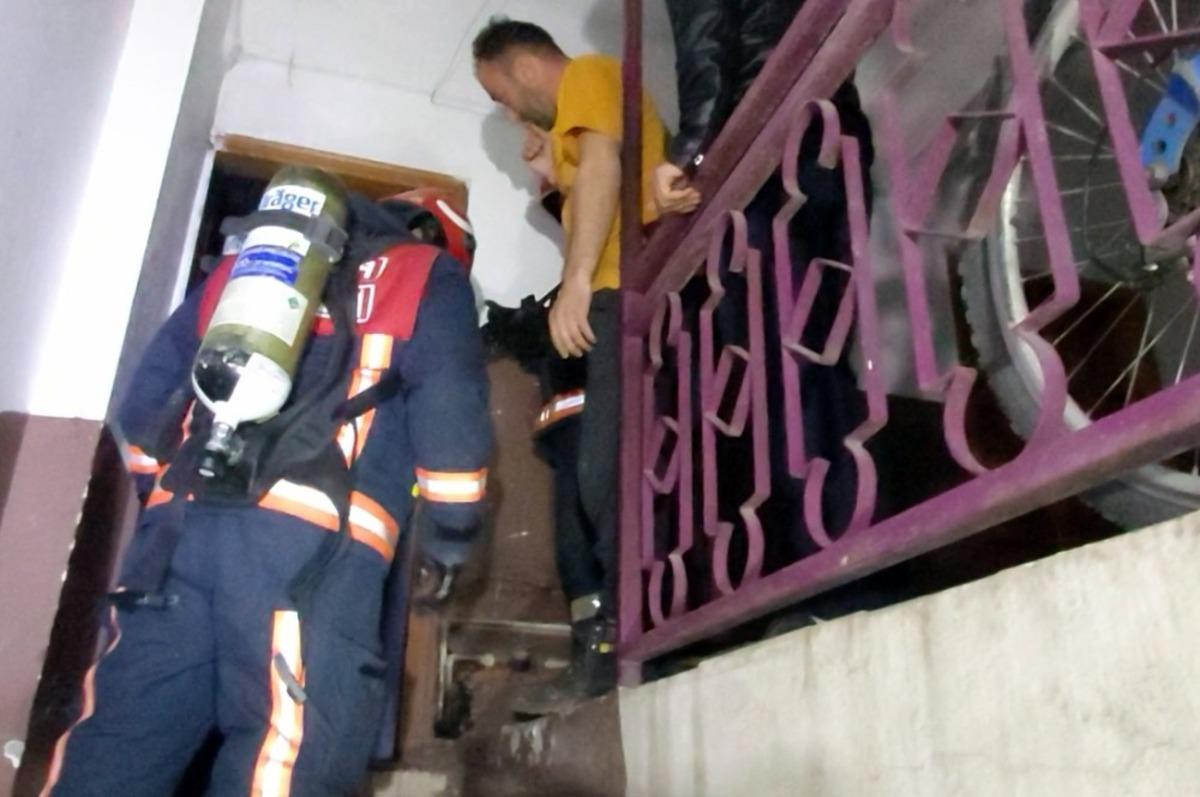 Baca yangını apartman boşluğuna sı&ccedil;radı