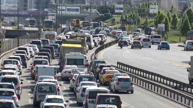 İstanbul Valiliği yarın Kadınlar Günü nedeniyle kapatılacak yolları açıkladı