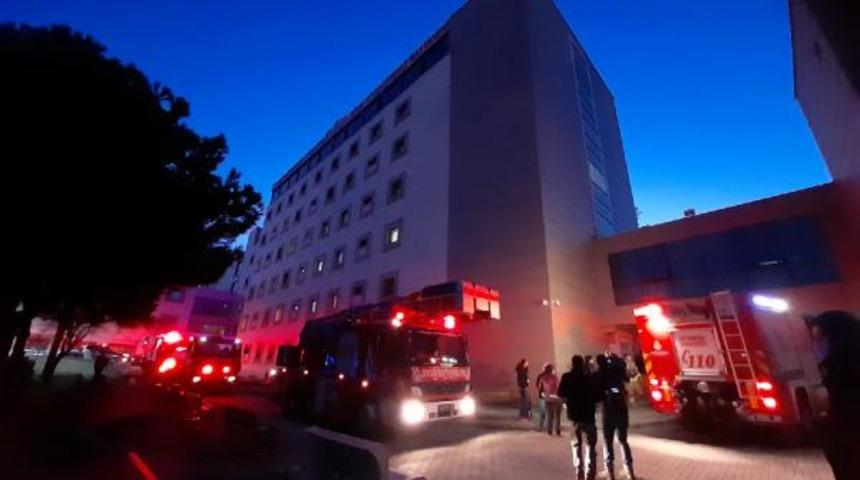 Son Dakika: Zeynep Kamil Kadın ve Çocuk Hastalıkları Eğitim ve Araştırma Hastanesi'nde yangın! Hastalar tahliye edildi