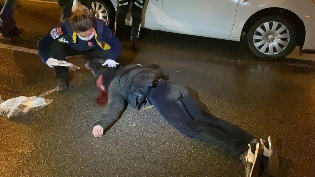 Seyir halindeki aracın &ouml;n&uuml;ne atlayan gen&ccedil; ağır yaralandı