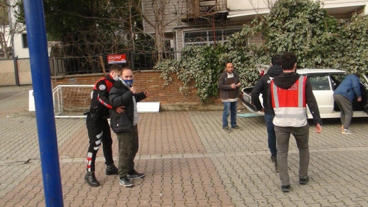 (&Ouml;zel)Sarıyer&rsquo;de market bahanesiyle kısıtlamayı delenlere polis, "Ekmek almaya 2 kişi mi gidiyorsunuz&rdquo;