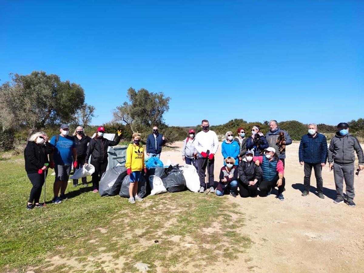 Didim&rsquo;de kıyılar g&ouml;n&uuml;ll&uuml;ler tarafından temizlendi