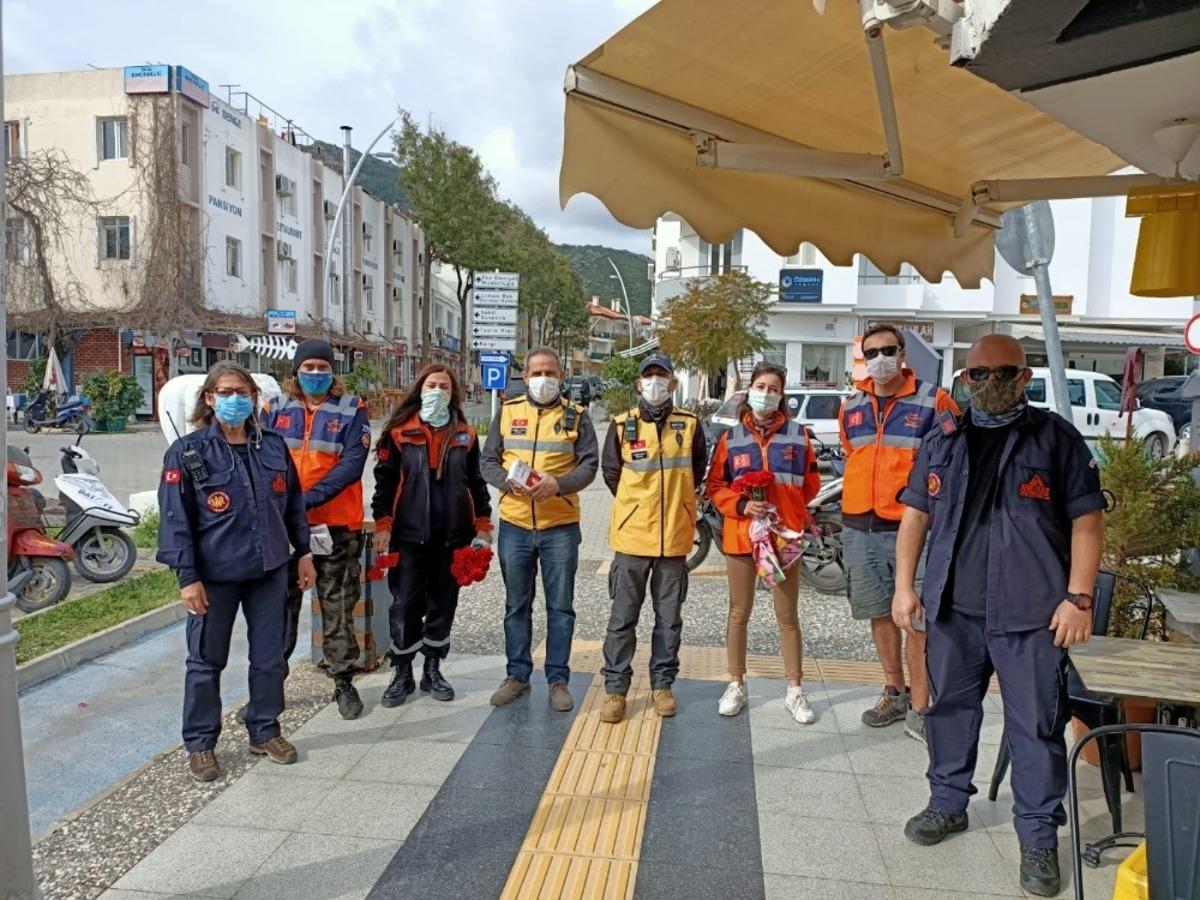 Dat&ccedil;alıları depreme karşı bilgilendirdiler