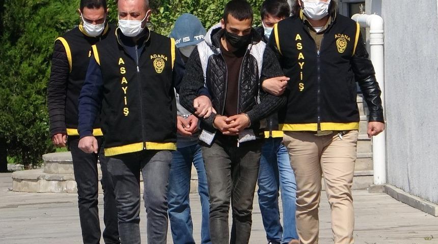 28 yıl 7 ay hapis cezasıyla aranan iki h&uuml;k&uuml;ml&uuml; yakalandı