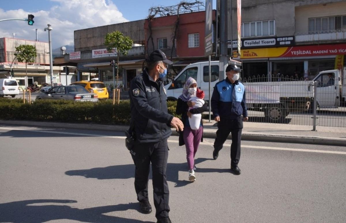 Dilenciler ka&ccedil;tı zabıtalar kovaladı