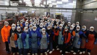 Kadın kasap olur mu demeyin, 400 kadın kasap her gün tonlarca et işliyor!