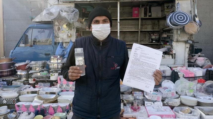 Yüzüne kolonya sürdükten sonra trafik çevirmesine takıldı, ehliyetine el konuldu