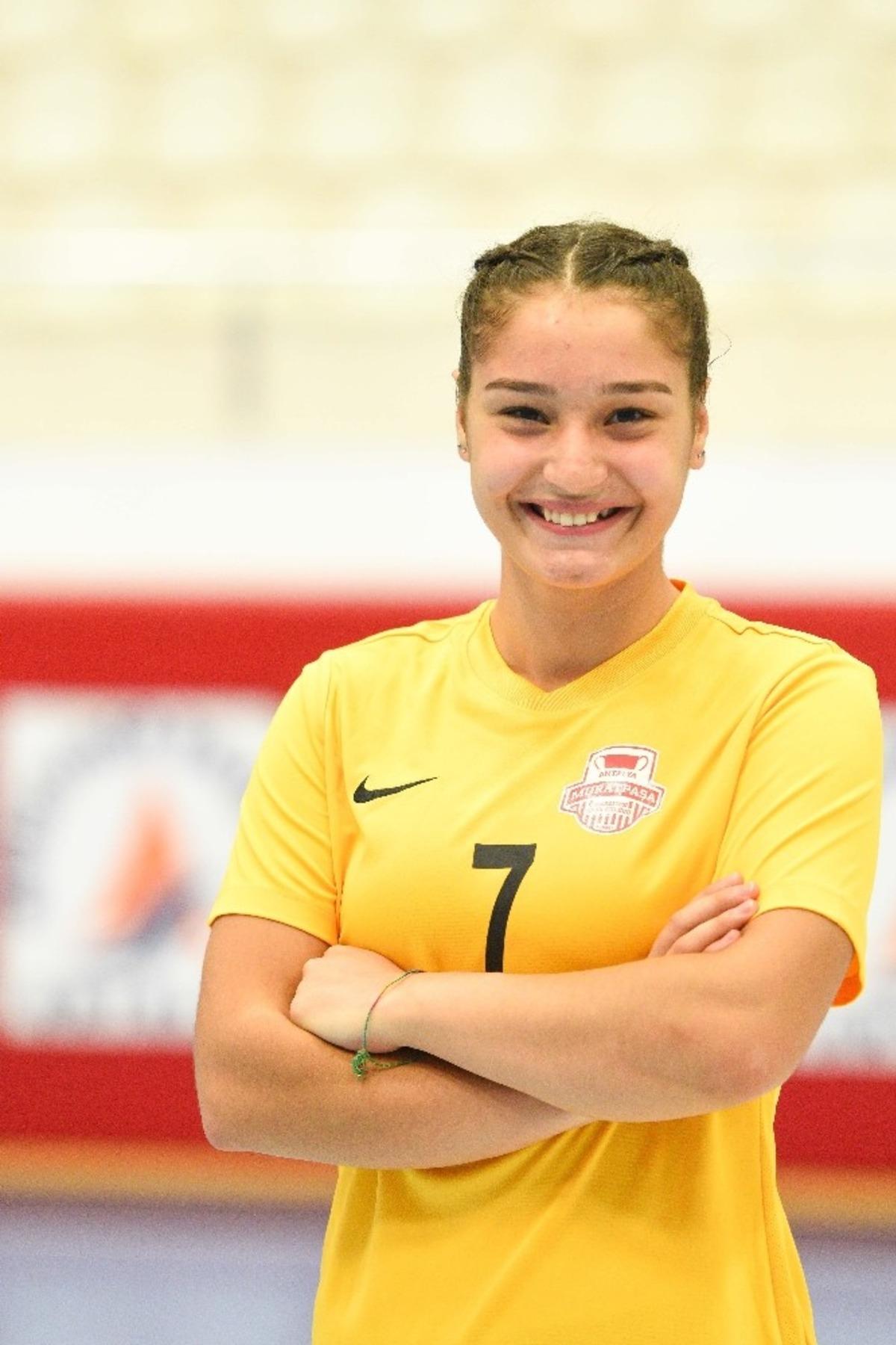 Muratpaşalı kadın hentbolcular milli takım yolunda