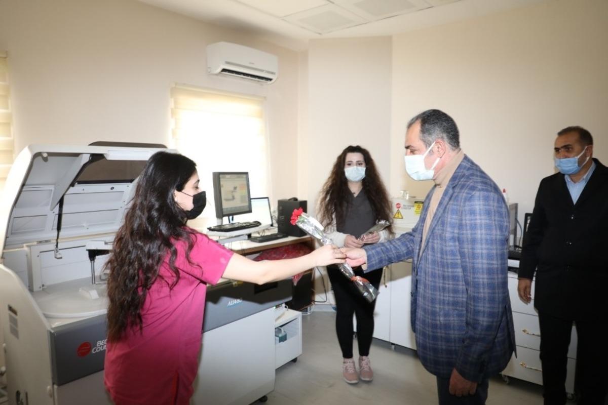 Başkan Tanış, Kadınlar G&uuml;n&uuml;&rsquo;nde sağlık &ccedil;alışanlarını unutmadı