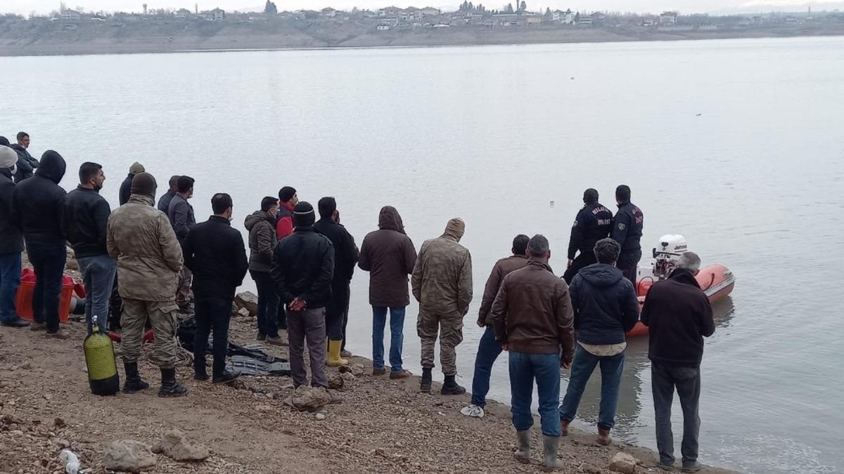 Alabora olan teknedeki kayıp balık&ccedil;ının cansız bedenine ulaşıldı