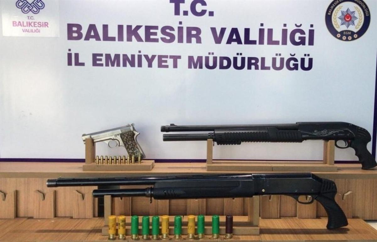Balıkesir&rsquo;de polis 8 aranan şahsı yakaladı