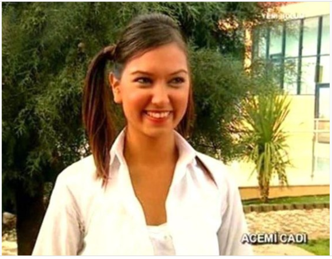 Acemi Cadı'nın Tuğ&ccedil;e'si Billur Yazgan'ın son hali... O artık yetişkin bir kadın