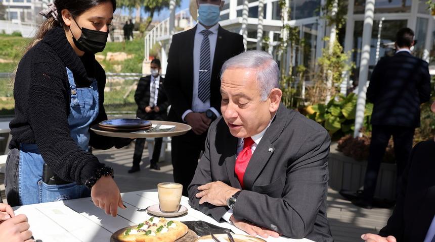 İsrail'de aşı olanlara lokanta, kafe ve etkinlik mekanları serbest