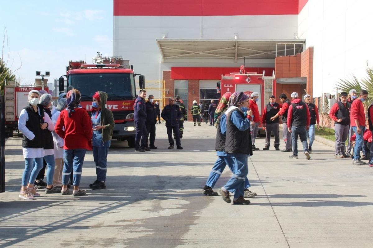 Kuru yemiş fabrikasındaki yangında 17 iş&ccedil;i dumandan etkilendi