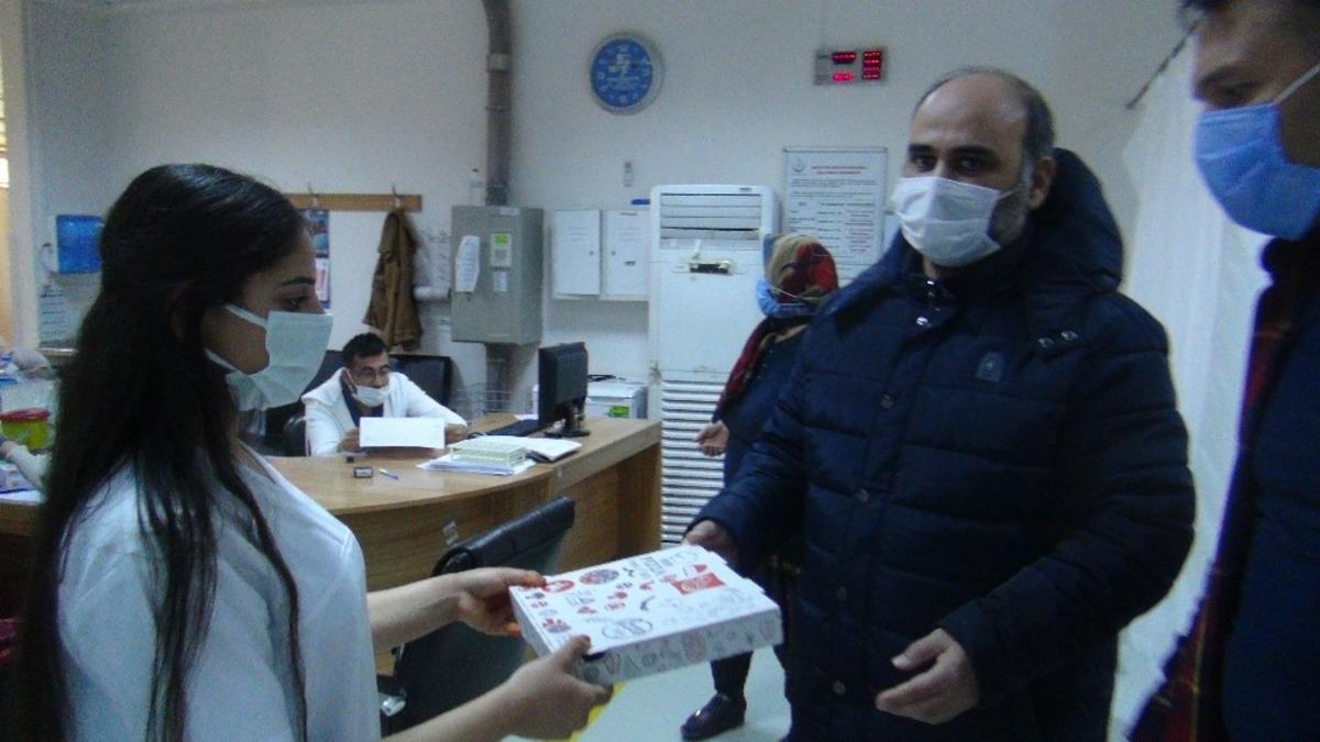 Doktora şiddette pizzalı &ouml;z&uuml;r
