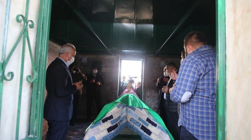 Akdeniz Belediyesi &rsquo;Şıh Muhammet Abbari T&uuml;rbesi&rsquo;ni yeniledi