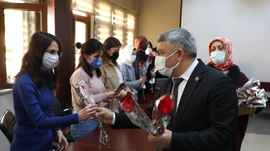 Dilovası Belediyesi’nden kadın personellere maaş ikramiyesi