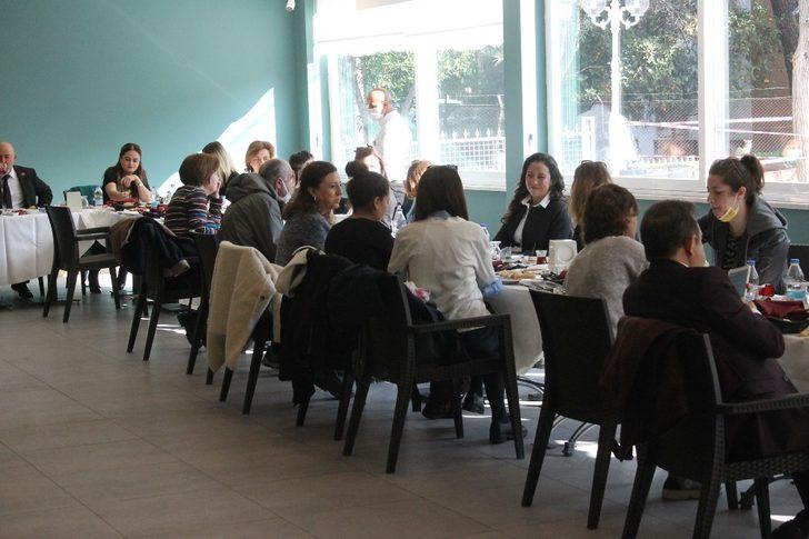 Efeler’de kadınlar unutulmadı G4