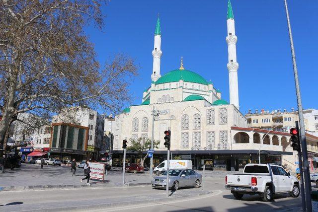 Serik’te Prof. Dr. Yaşar Uçar Caddesi çift yönlü ulaşıma açıldı