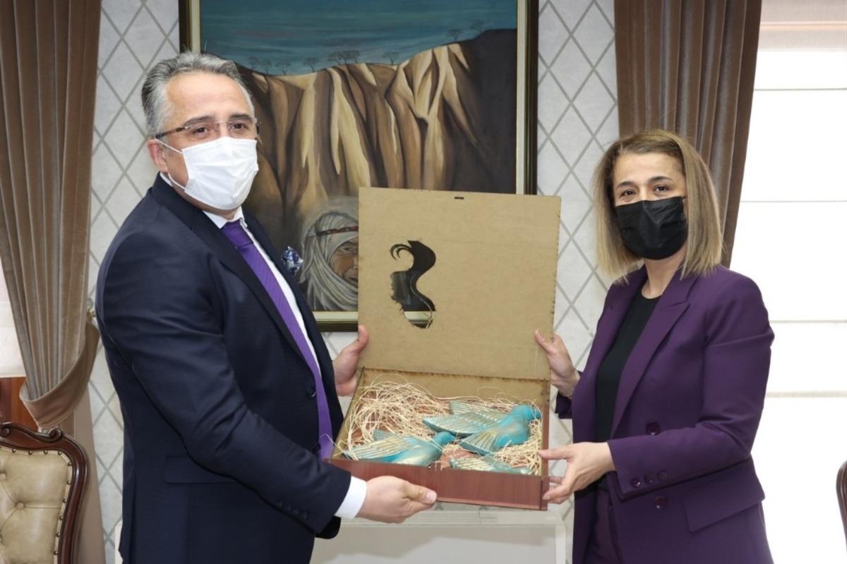 Belediye Başkanı Savran&rsquo;dan, Vali Becel&rsquo;e 8 Mart ziyareti