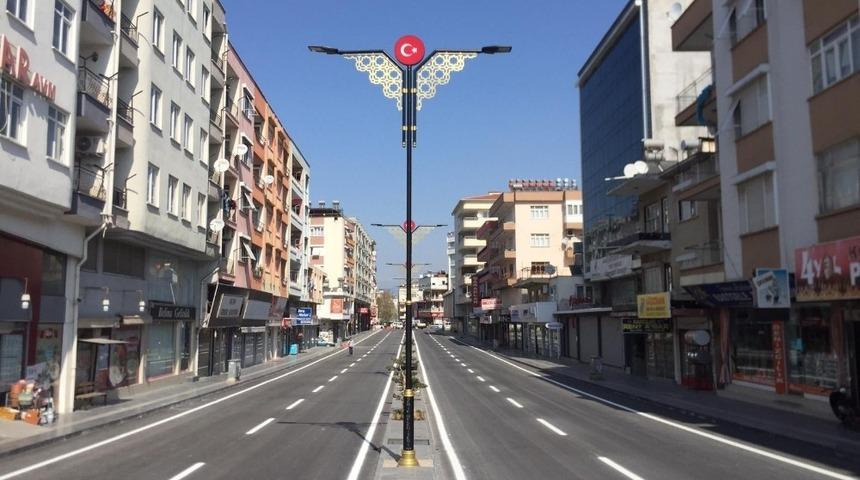 Serik&rsquo;te Prof. Dr. Yaşar U&ccedil;ar Caddesi &ccedil;ift y&ouml;nl&uuml; ulaşıma a&ccedil;ıldı