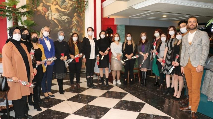 R&ouml;nesans, farklı sekt&ouml;rlerdeki kadınları ağırladı