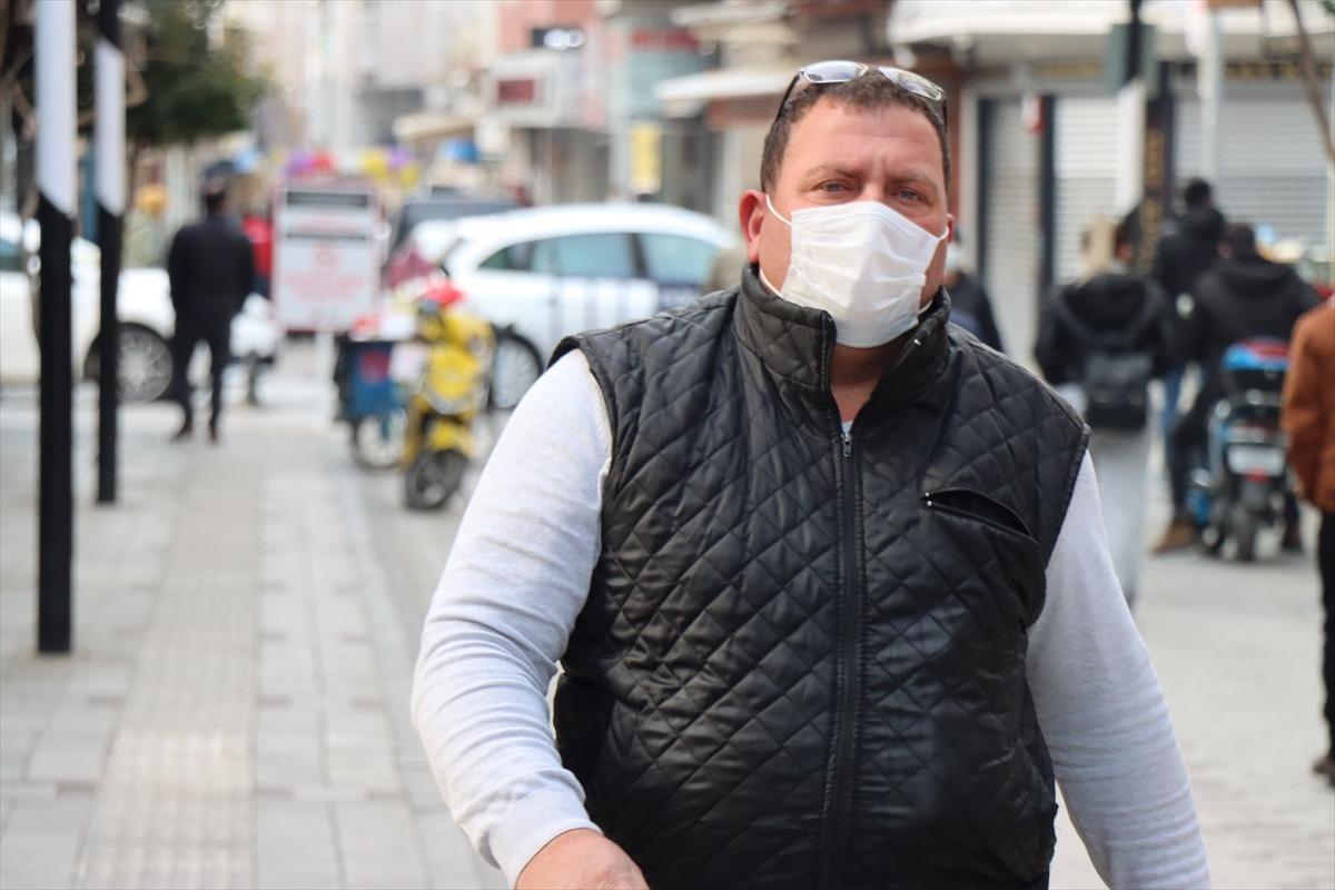 Tekirdağ'da polisten kadınlara karanfil