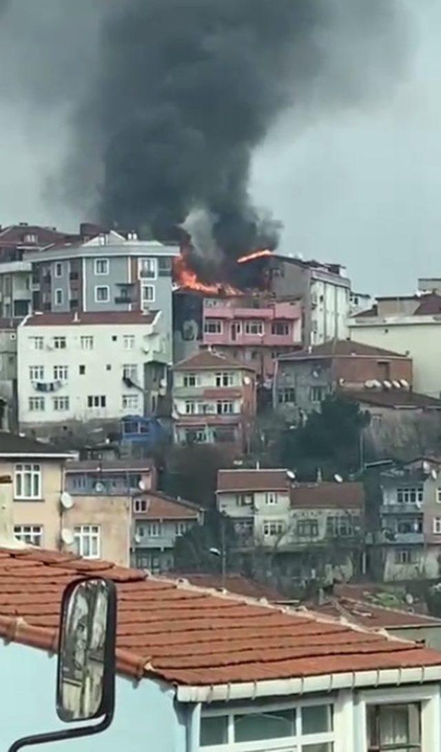 Ey&uuml;psultan&rsquo;da korkutan yangın 1