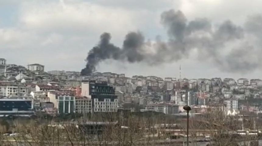 Ey&uuml;psultan&rsquo;da korkutan yangın