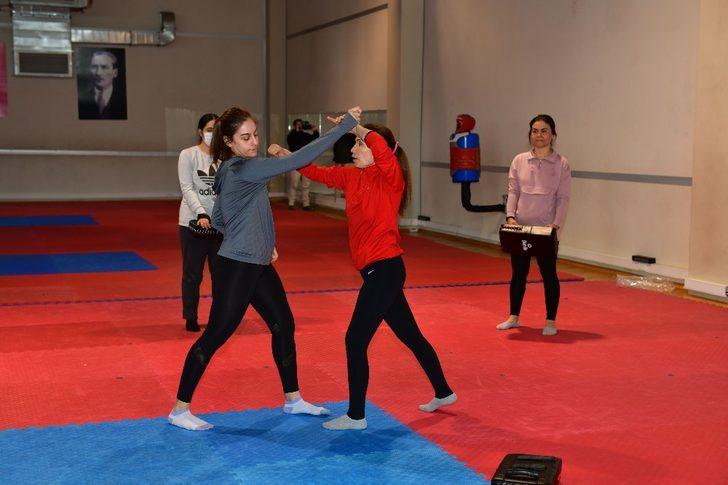 Çiğli Belediyesinden kadınlara savunma eğitimi G1