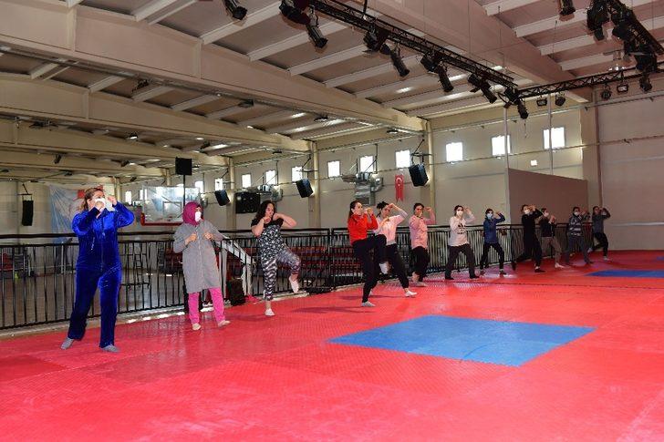 Çiğli Belediyesinden kadınlara savunma eğitimi G3