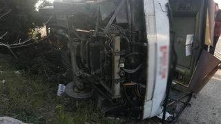 Bursa'da fabrika işçilerini taşıyan otobüs devrildi: 18 yaralı