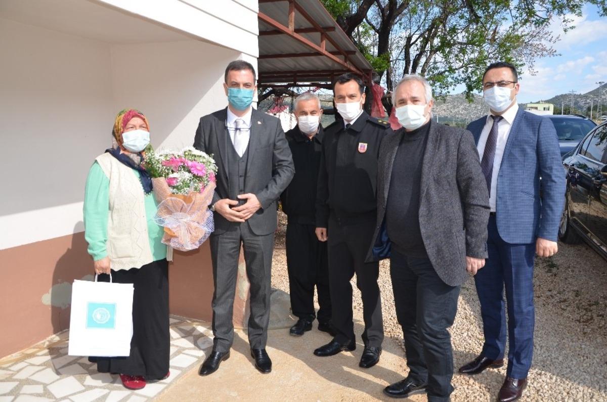 8 Mart&rsquo;ta şehit eşleri ve anneleri unutulmadı