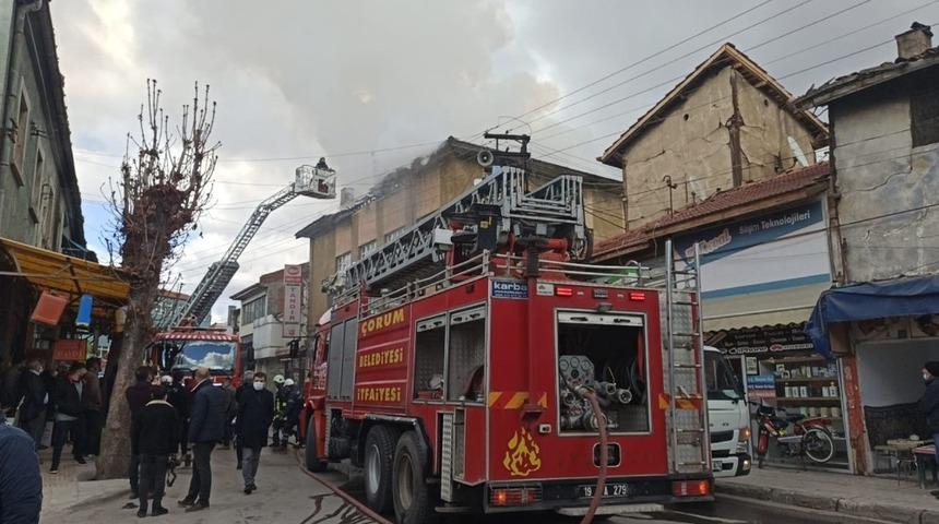 &Ccedil;orum&rsquo;da iş yerinde yangın, ekipler m&uuml;dahale ediyor