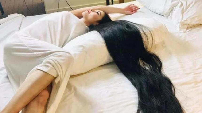 15 yıldır saçlarını kestirmeyen kadın rekora koşuyor