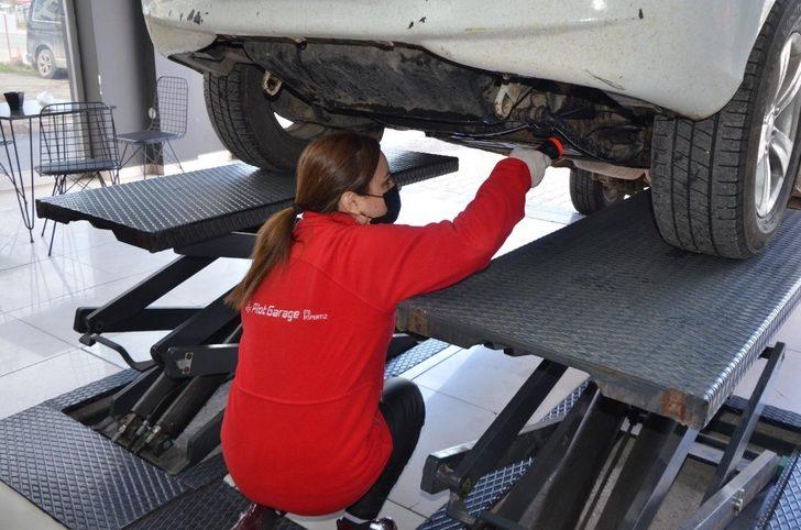 Kadın ekspertiz ustası, erkeklere taş çıkartıyor G1