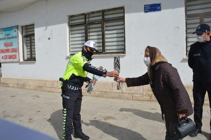 Polis ekipleri ceza için değil çiçek vermek için durdurdu G5