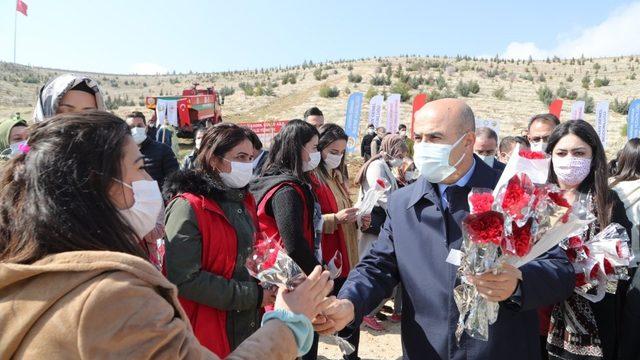 Mardin’de Dünya Kadınlar Günü’nde bin 200 fidan toprakla buluşturuldu