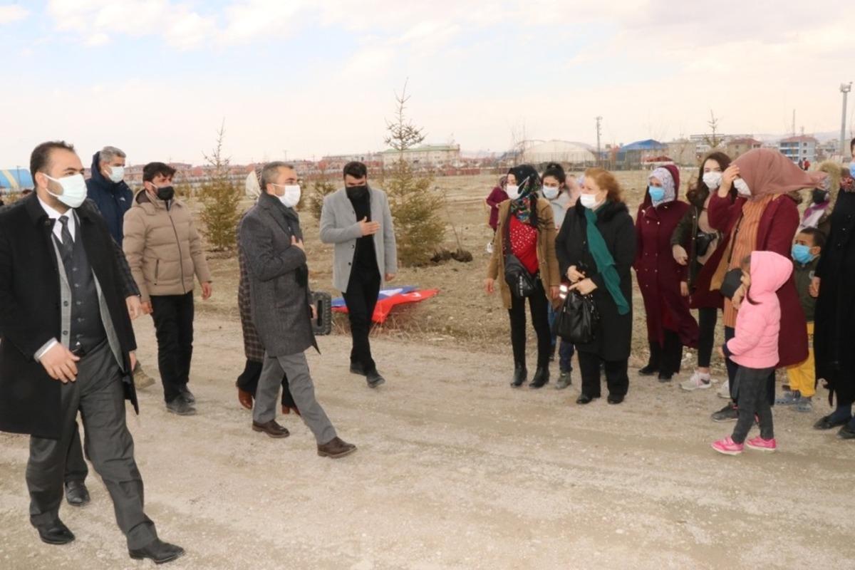 Edremit&rsquo;te kadınlar i&ccedil;in fidanlar dikildi