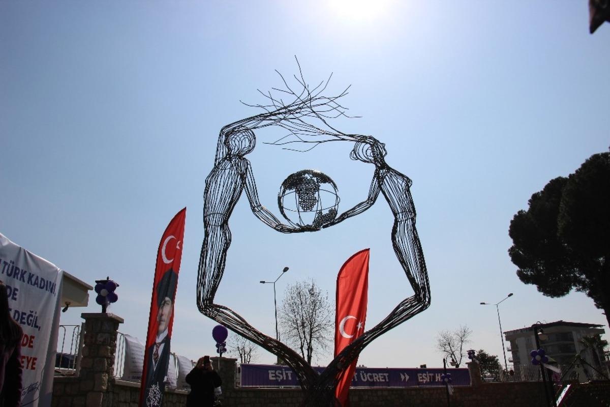 Aydın&rsquo;da &ldquo;Eşitlik&rdquo; heykeli t&ouml;renle a&ccedil;ıldı