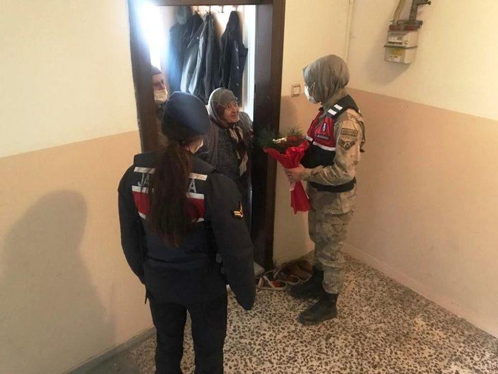Jandarma, şehit annelerini kadınlar gününde de unutmadı G3