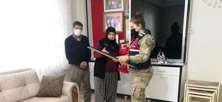 Jandarma, şehit annelerini kadınlar gününde de unutmadı G4