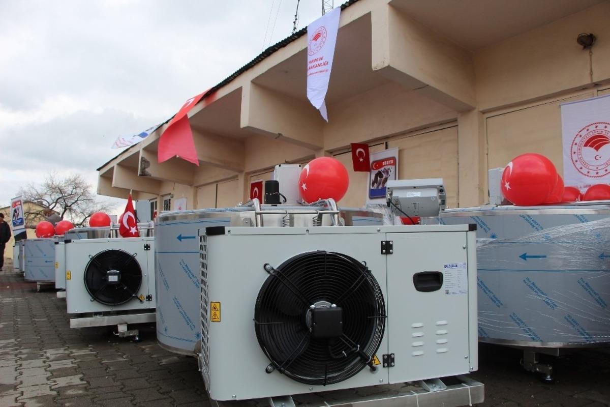 Bing&ouml;l&rsquo;de &uuml;reticilere s&uuml;t soğutma tankı dağıtıldı