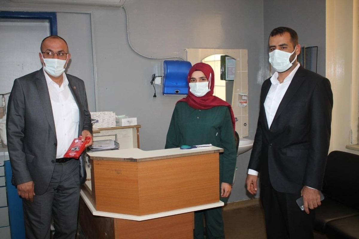 Polis ekipleri kadınlar g&uuml;n&uuml;n&uuml; kutladı