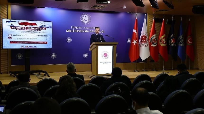 MSB: &ldquo;Kazanın ani hava değişimi sonucunda helikopterin bulut i&ccedil;inde kalması ve bir anda yer g&ouml;r&uuml;ş şartlarını kaybetmesi nedeniyle meydana geldiği değerlendirilmektedir&rdquo;
