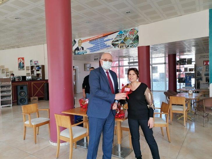 Başkan Kayda’dan çiçekli kutlama G3
