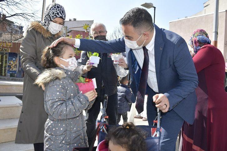 Başkan Erdoğan’dan kadınlara 8 Mart çiçeği G1