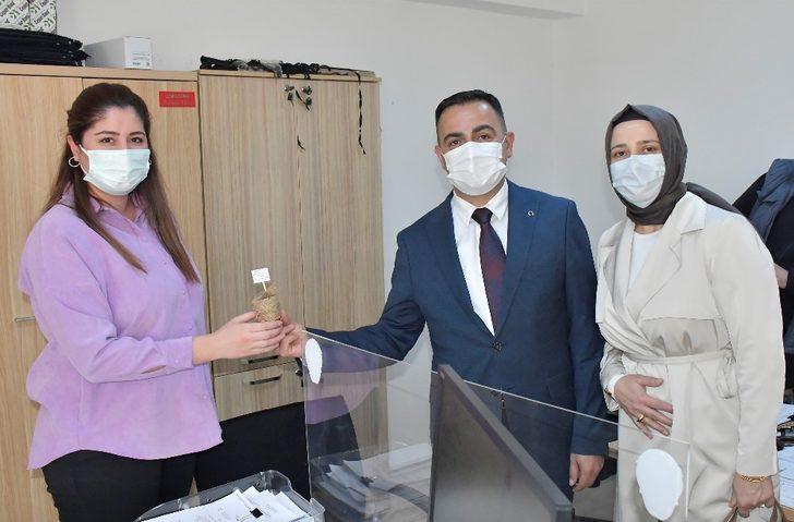 Başkan Erdoğan’dan kadınlara 8 Mart çiçeği G4